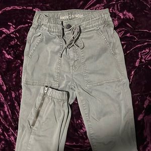 American Eagle olive green jegging jogger, size 00 regular, super stretch.